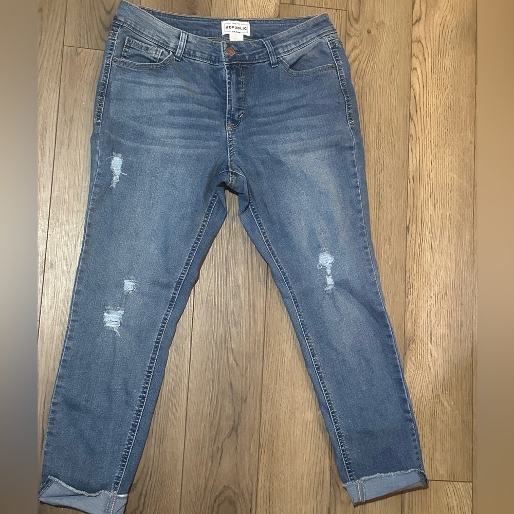 FOR THE REPUBLIC ankle jeans distressed cute spring and summer jeans! Size 10/29 - Picture 2 of 3